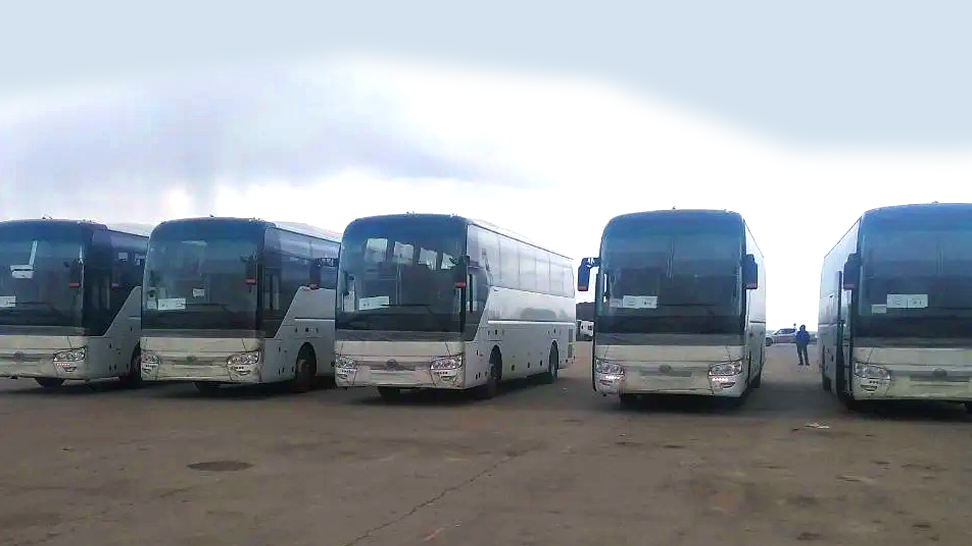 ЛОГОТРАНС перегоняет своим ходом колонну автобусов из Китая