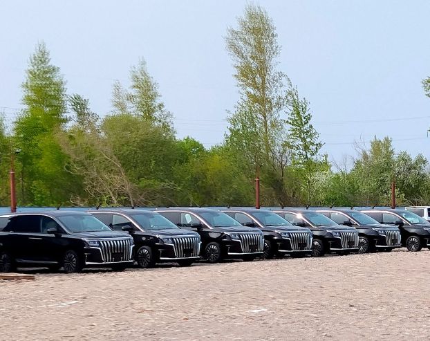 Автомобили на площадке хранения в Ульяновске