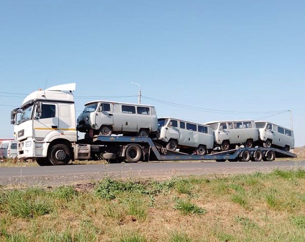 Delivery of cars on trailers