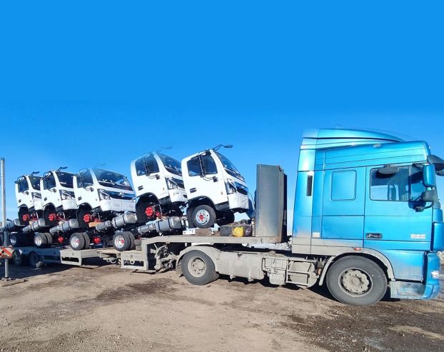 Delivery of cars on trailers